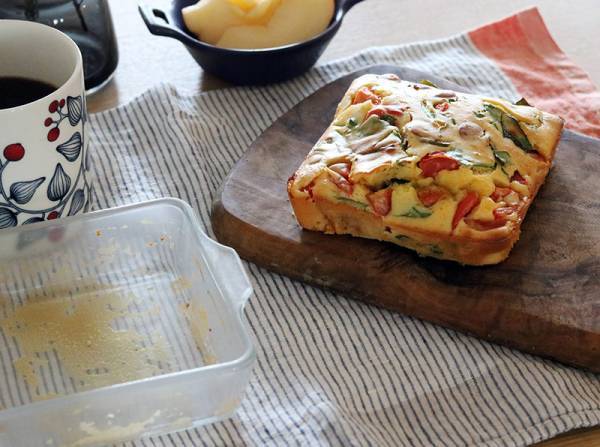 朝食にぴったり！ 野菜たっぷりケークサレ＆ウインナーロールのレシピ　