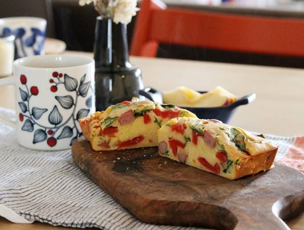 朝食にぴったり！ 野菜たっぷりケークサレ＆ウインナーロールのレシピ　