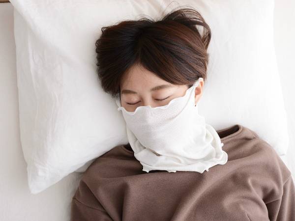 【使ってみた】 冬のお目覚め、鼻と頬っぺがシルクでじんわりポカポカ。[PR]