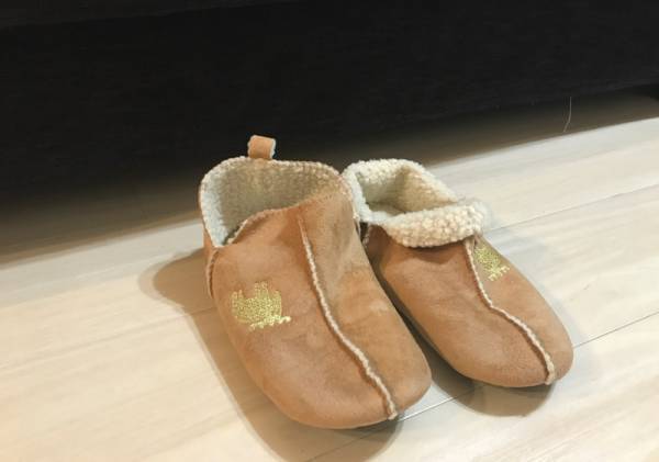 くつした感覚で履ける？！スリッパ嫌いも虜になる、北欧エルク ムートン風ルームシューズ[PR]