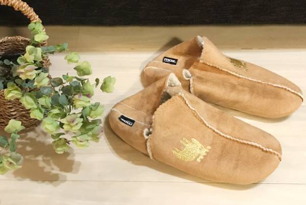 くつした感覚で履ける？！スリッパ嫌いも虜になる、北欧エルク ムートン風ルームシューズ[PR]