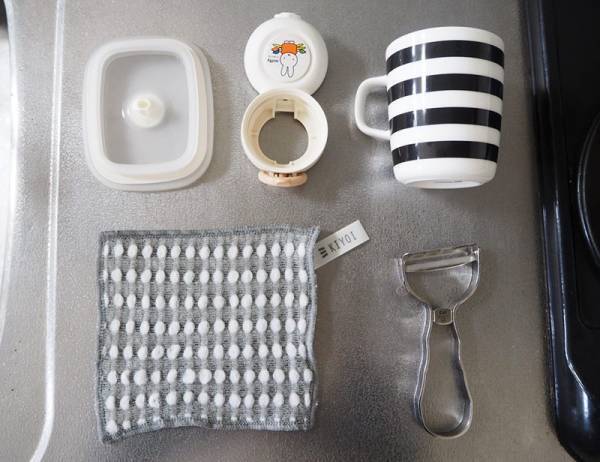 「なんでもいい」から「これがいい」。隙間や隅っこの汚れもすっきり落とす、新感覚のキッチンスポンジ[PR]