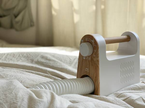 インテリアを損ねない。置きっぱなしでも暮らしが絵になる「BRUNO布団乾燥機」。[PR]