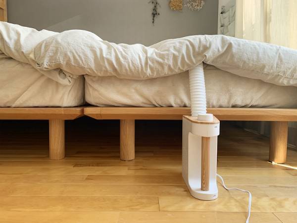 インテリアを損ねない。置きっぱなしでも暮らしが絵になる「BRUNO布団乾燥機」。[PR]