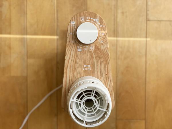 インテリアを損ねない。置きっぱなしでも暮らしが絵になる「BRUNO布団乾燥機」。[PR]