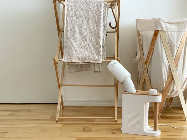 インテリアを損ねない。置きっぱなしでも暮らしが絵になる「BRUNO布団乾燥機」。[PR]