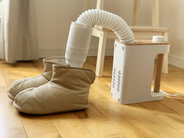 インテリアを損ねない。置きっぱなしでも暮らしが絵になる「BRUNO布団乾燥機」。[PR]