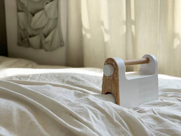 インテリアを損ねない。置きっぱなしでも暮らしが絵になる「BRUNO布団乾燥機」。[PR]