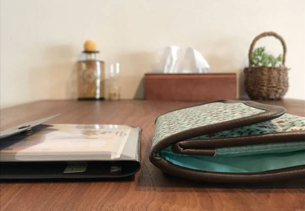 母子手帳ケースを今人気の「おくすり手帳ケース」に。使い心地を徹底検証！[PR]