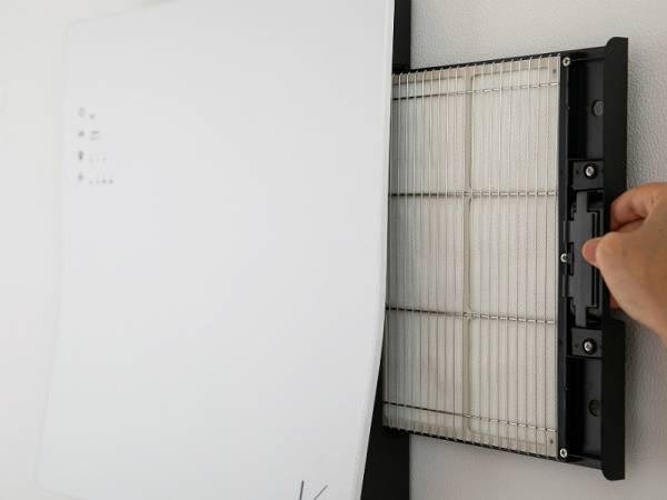 業界も注目の【壁かけ除菌・脱臭機】 デザイン性の高さとメンテのしやすさも魅力