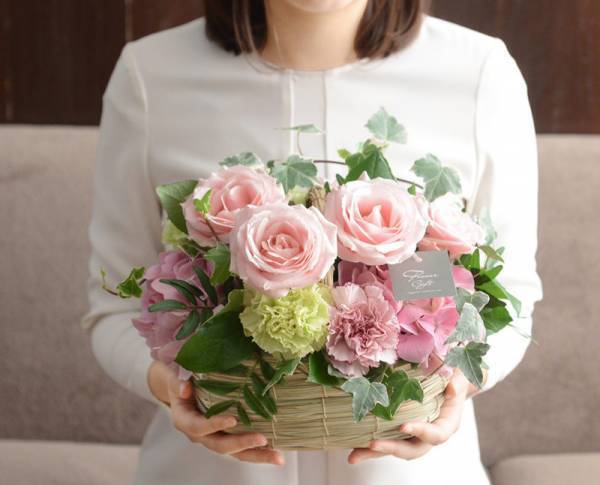 【2020最新版】母の日プレゼントどう選ぶ？お母さんを笑顔にする洗練フラワーギフト[PR]