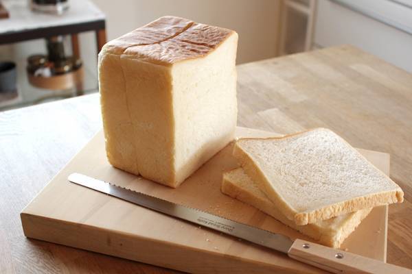 もっと早く買えばよかった！ サンドウィッチもキレイに切れる「シャープブレッドナイフ」