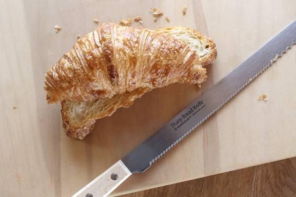 もっと早く買えばよかった！ サンドウィッチもキレイに切れる「シャープブレッドナイフ」