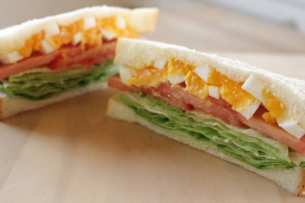 もっと早く買えばよかった！ サンドウィッチもキレイに切れる「シャープブレッドナイフ」