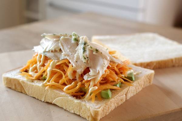 もっと早く買えばよかった！ サンドウィッチもキレイに切れる「シャープブレッドナイフ」