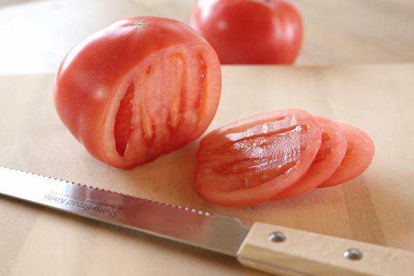 もっと早く買えばよかった！ サンドウィッチもキレイに切れる「シャープブレッドナイフ」