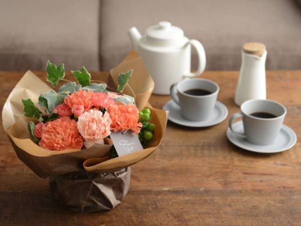 「母がホームラン級に喜んでくれたのは、紫○○でした。」母の日の思い出エピソード。[PR]