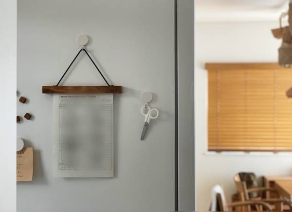 もうポストカードに穴を開けない！「ウッドバインドホルダー」でつくる自分だけのギャラリー[PR]