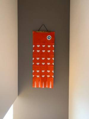 もうポストカードに穴を開けない！「ウッドバインドホルダー」でつくる自分だけのギャラリー[PR]