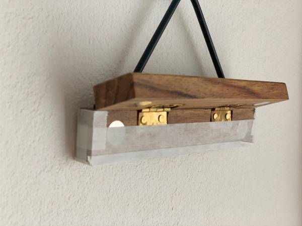 もうポストカードに穴を開けない！「ウッドバインドホルダー」でつくる自分だけのギャラリー[PR]