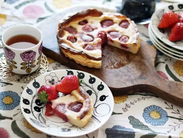 オーブンインまで10分弱!混ぜて焼くだけ「苺のクラフティ」