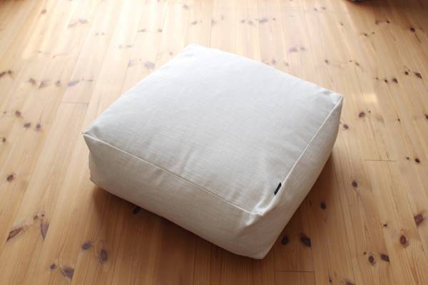 かさばる寝具がクッションに。インテリア映え抜群！掛け布団収納ケース[PR]