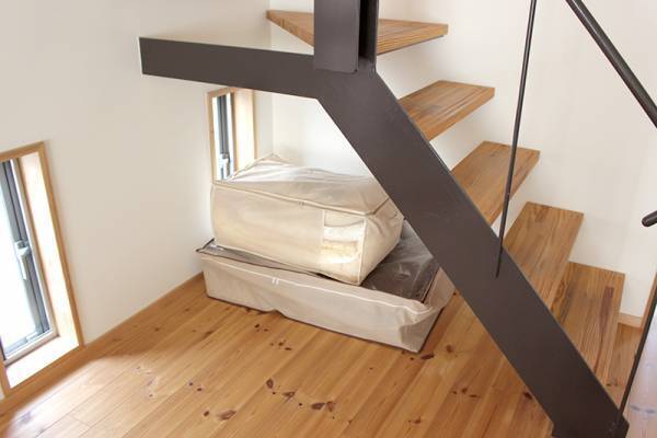 かさばる寝具がクッションに。インテリア映え抜群！掛け布団収納ケース[PR]