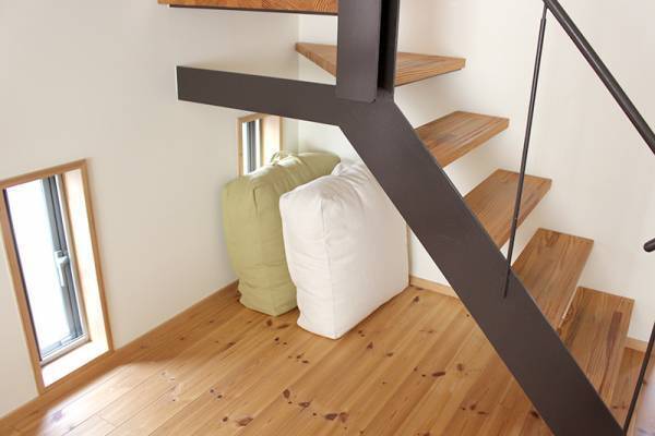 かさばる寝具がクッションに。インテリア映え抜群！掛け布団収納ケース[PR]