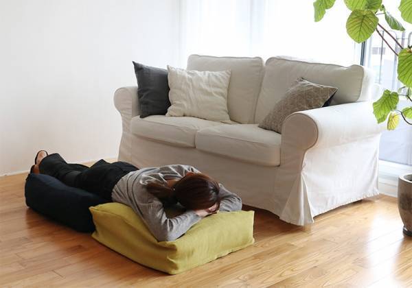 かさばる寝具がクッションに。インテリア映え抜群！掛け布団収納ケース[PR]