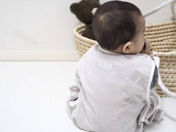 新生児から使える！寝返りがはじまった赤ちゃんにも安心のガーゼスリーパー[PR]