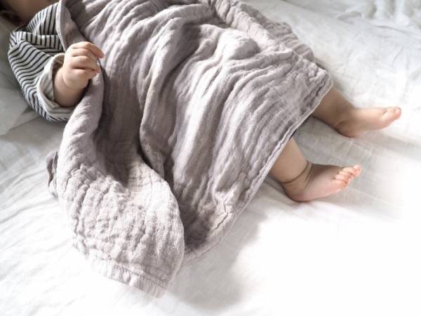 かさばるバスタオルとはサヨナラ。省スペースで洗濯がラクになる「かさばらない」大人のミニバスタオル[PR]