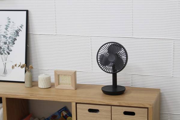 ルーメナーのコードレス扇風機が便利！　どこでも快適に過ごせる