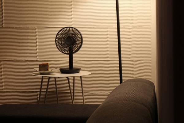 ルーメナーのコードレス扇風機が便利！　どこでも快適に過ごせる