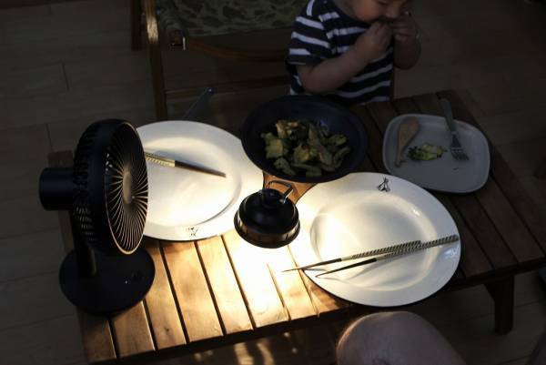 ルーメナーのコードレス扇風機が便利！　どこでも快適に過ごせる