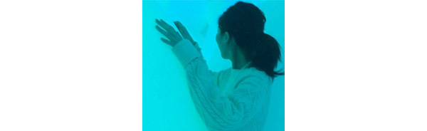 かさばる布団がスッキリ片付く！ クッションになる布団収納ケース