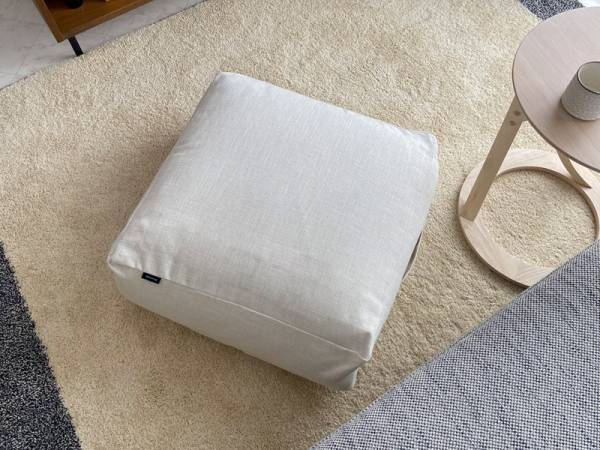 かさばる布団がスッキリ片付く！ クッションになる布団収納ケース