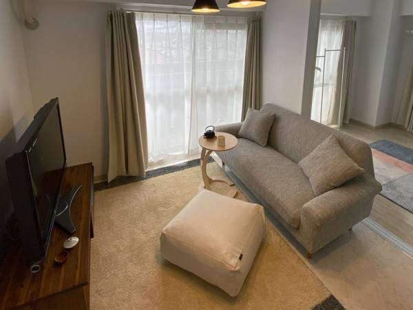 かさばる布団がスッキリ片付く！ クッションになる布団収納ケース