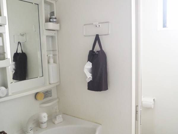 ティッシュケースを置く場所がなくても大丈夫。狭い場所や隙間にも吊るせるティッシュケース[PR]