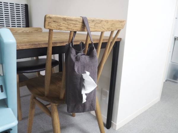 ティッシュケースを置く場所がなくても大丈夫。狭い場所や隙間にも吊るせるティッシュケース[PR]