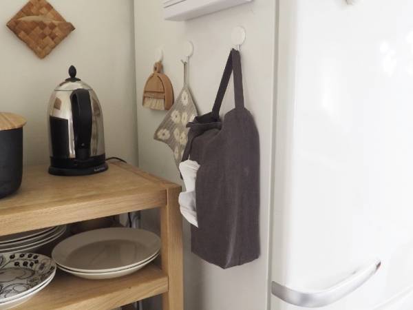 ティッシュケースを置く場所がなくても大丈夫。狭い場所や隙間にも吊るせるティッシュケース[PR]