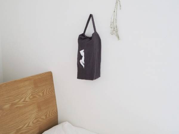 ティッシュケースを置く場所がなくても大丈夫。狭い場所や隙間にも吊るせるティッシュケース[PR]