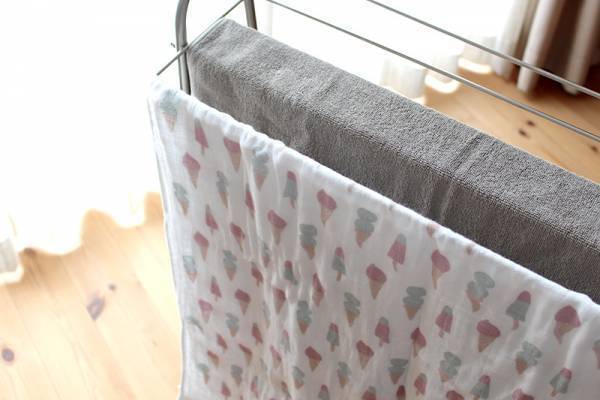 子どもに優しく、ママはラク家事。子育ての味方「ふんわり4重ガーゼタオル」[PR]