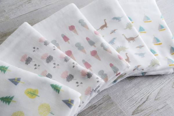 子どもに優しく、ママはラク家事。子育ての味方「ふんわり4重ガーゼタオル」[PR]