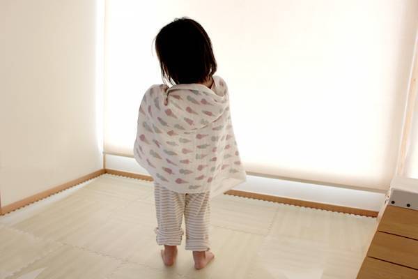 子どもに優しく、ママはラク家事。子育ての味方「ふんわり4重ガーゼタオル」[PR]