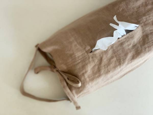 どこにでも吊るせて絵になるティッシュケースで、ごきげんインテリアに。[PR]