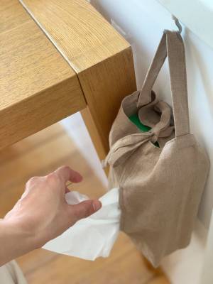 どこにでも吊るせて絵になるティッシュケースで、ごきげんインテリアに。[PR]