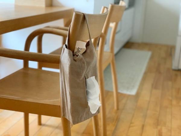 どこにでも吊るせて絵になるティッシュケースで、ごきげんインテリアに。[PR]