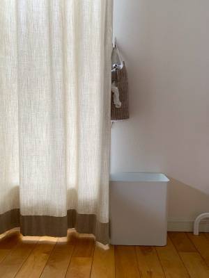 どこにでも吊るせて絵になるティッシュケースで、ごきげんインテリアに。[PR]