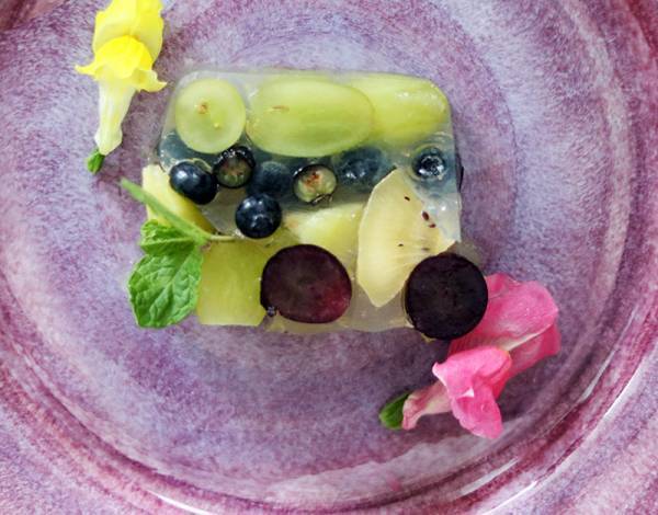 旬のフルーツてんこ盛り！ 見栄えもコスパもバッチリな「簡単フルーツテリーヌ」