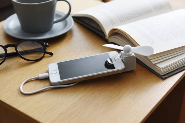 チラッと二度見される♪選べるハンディ扇風機特集でビューンと涼しく。[PR]